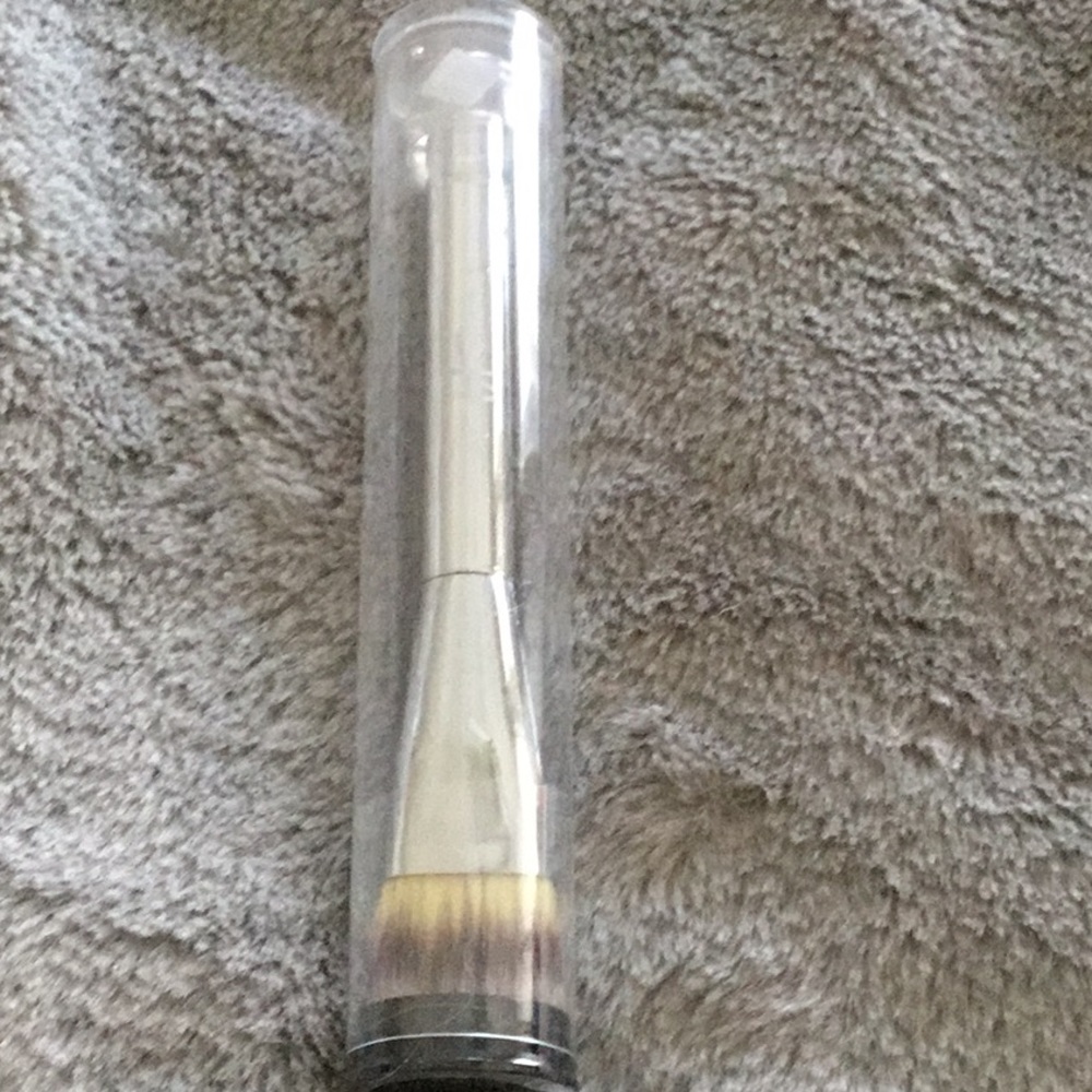 It Cosmetics Heavenly Luxe Paddle Foundation Brush